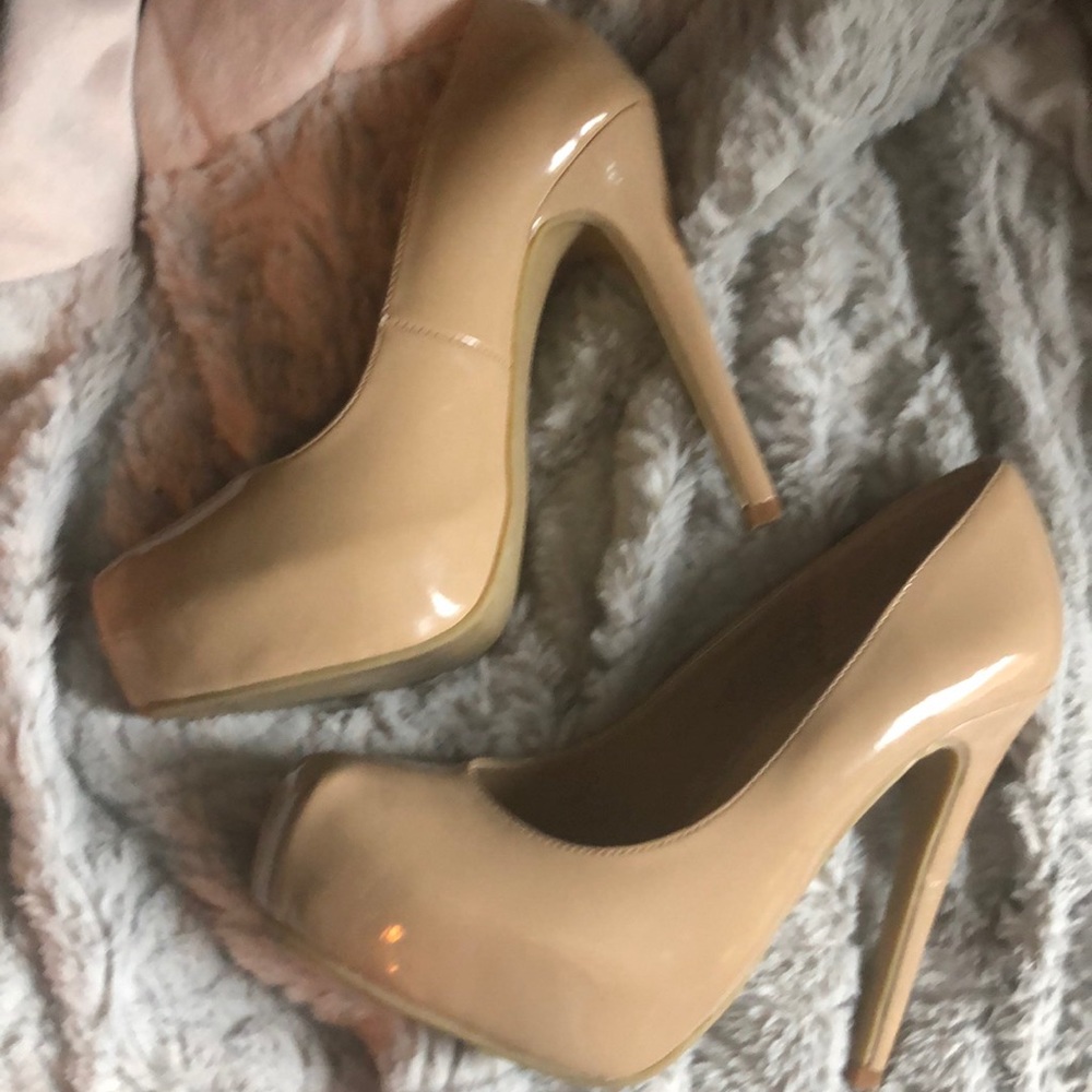 Nude platform pumps size 7.5